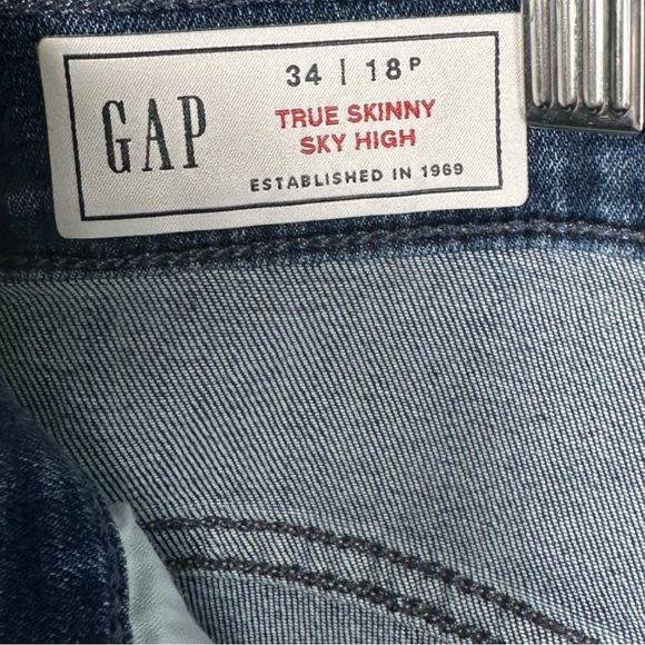 NWT Gap True Skinny Sky High Rise Medium Blue Raw Hem Jeans Size 34 18P Petite - Picture 5 of 8